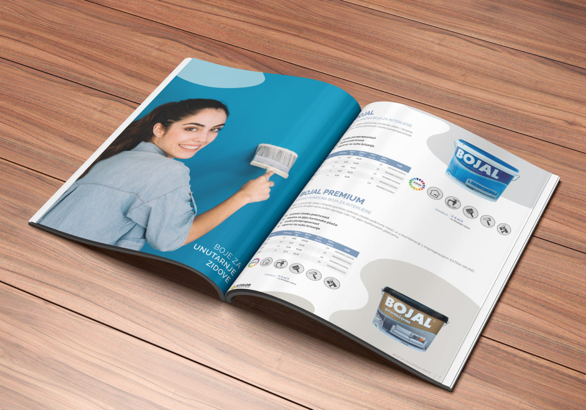 Dizajn kataloga za Sitolor tvornicu boja. Na slici je prikazan otvoreni katalog sa slikama koji je položen na drvenoj površini.